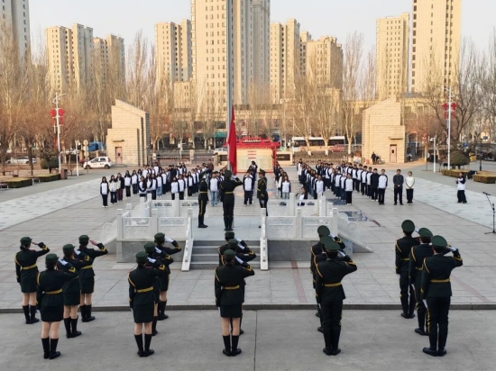 财经旅游学院举行“传承雷锋精神，践行青春担当”主题升旗仪式